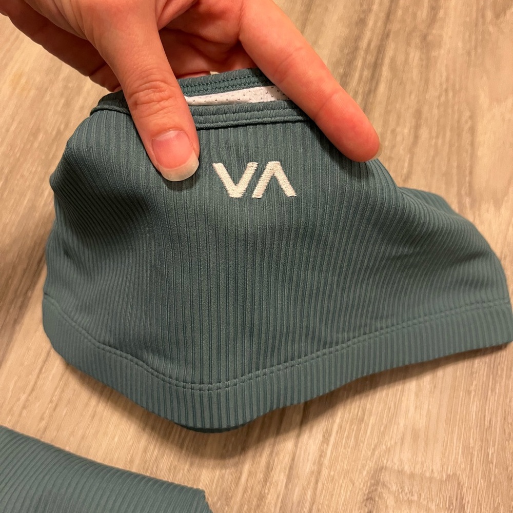 RVCA Workout Set - Picture 3 of 4